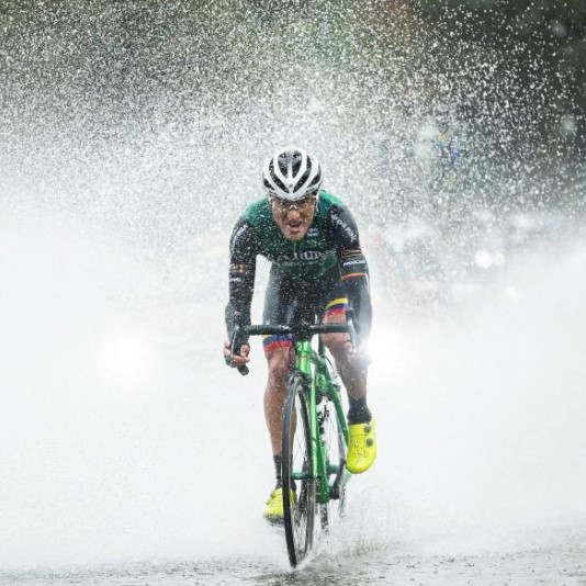 Don't be afraid, it rains while riding an electric bike