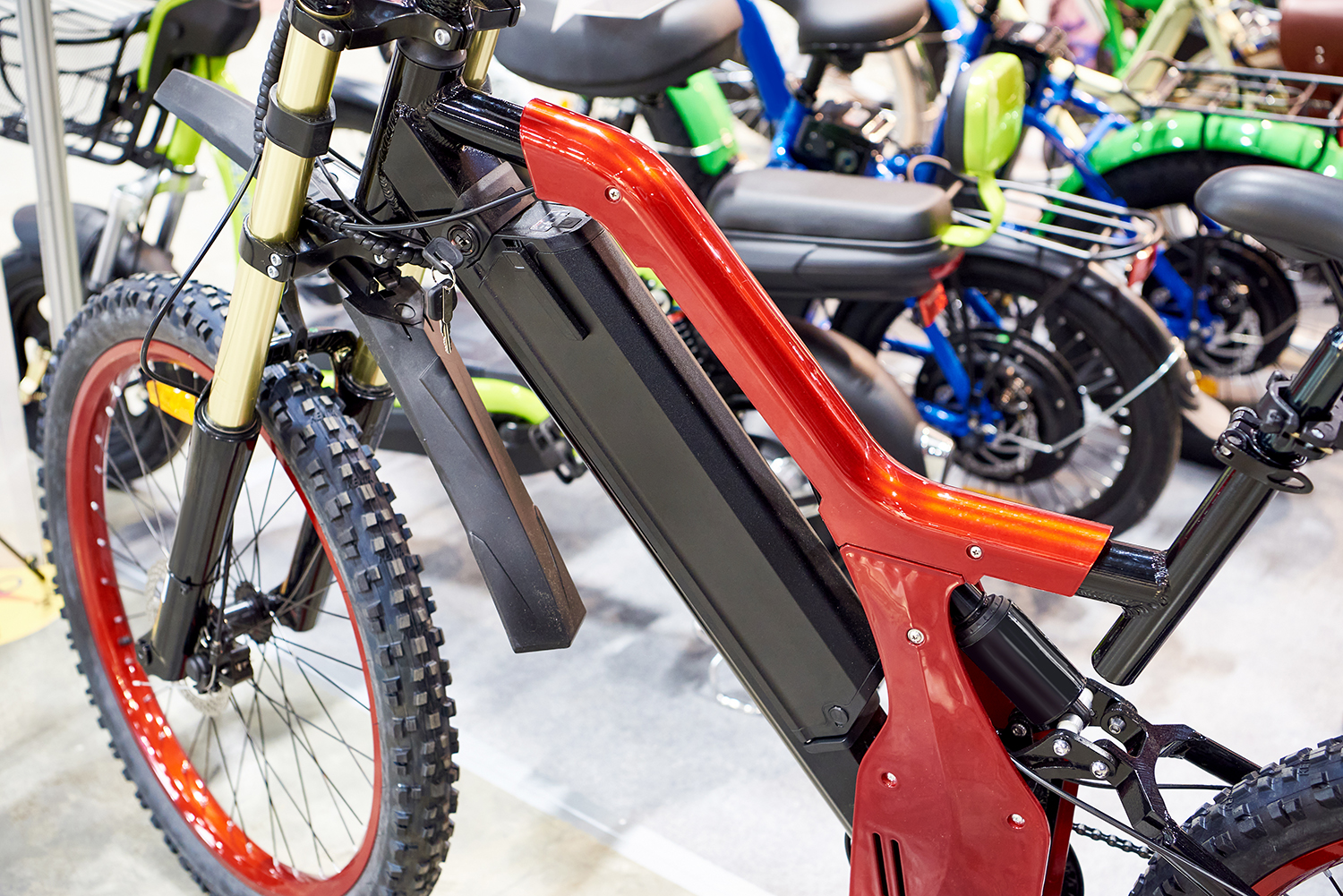 Pros and Cons of removable and integrated batteries for ebikes GREEN